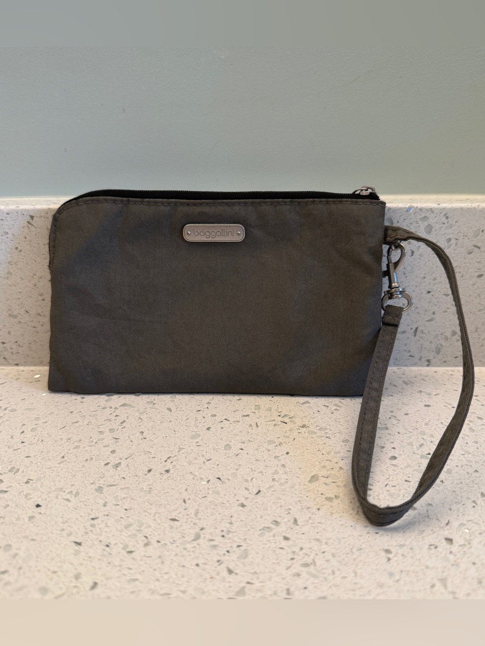 Baggallini Grey RFID Wristlet Wallet